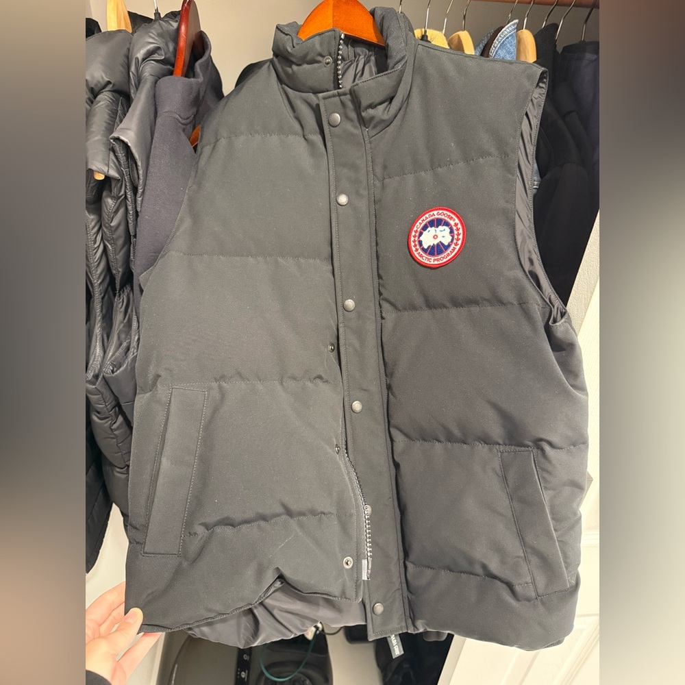 Canada Goose black down vest men’s